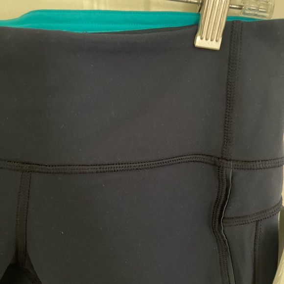 BNWT - lululemon crop leggings - size 6 - Picture 2 of 4